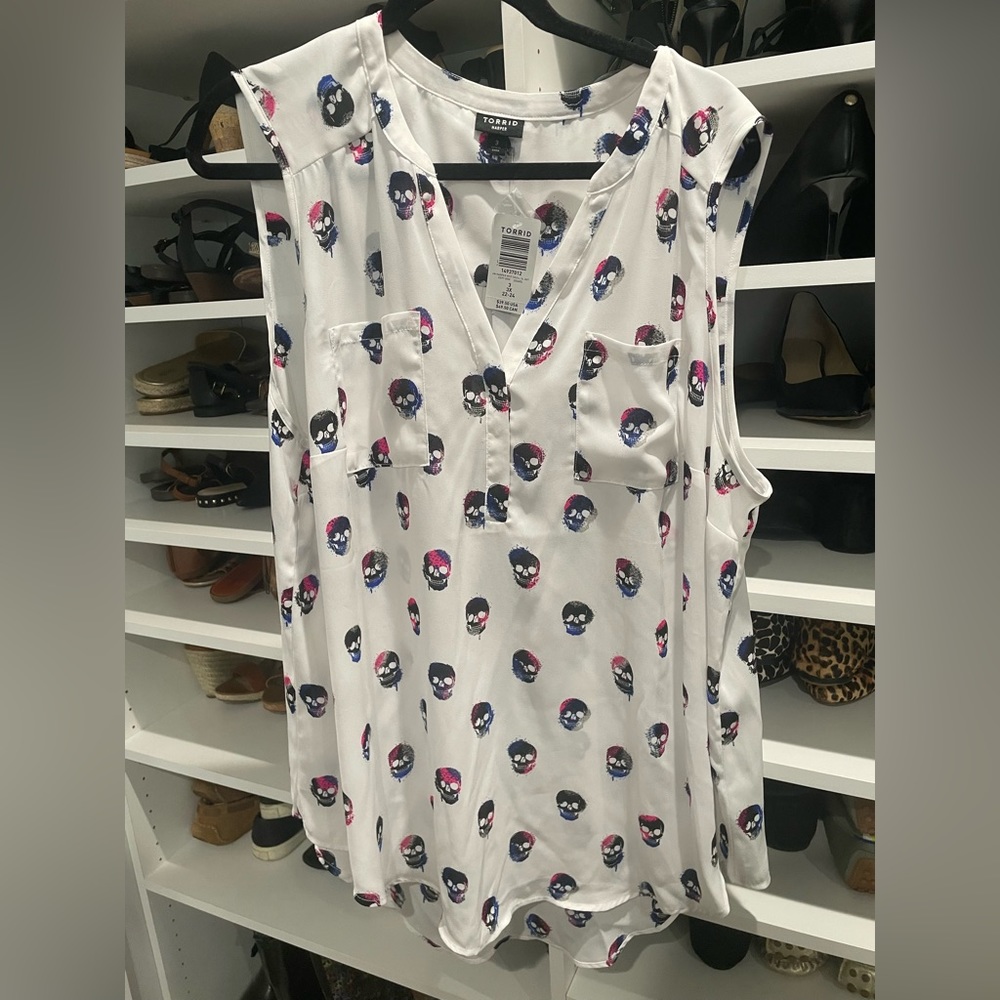 Torrid Skulls tunic size 3 NWT